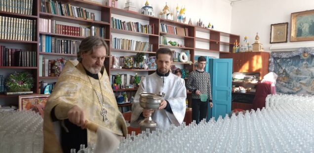 КРЕЩЕНСКУЮ ВОДУ - В КАЖДЫЙ ДОМ